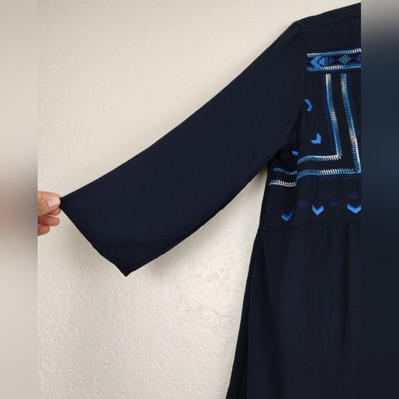 Adiva Navy Blue Embroidered Flowy Blouse Top Size Medium Geometric Lightweight - Picture 3 of 9